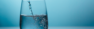 Acqua, ritenzione e drenaggio: perché le donne sono più soggette al ristagno dei liquidi