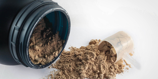 Differenza tra whey isolate e idrolizzate: quale proteina fa per te