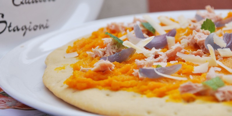 Pizza con crema di zucca